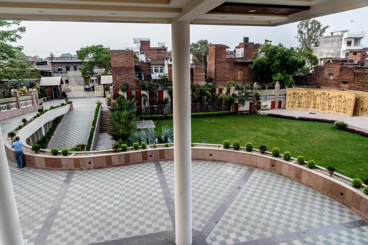 코나크 그랜드 호텔 Mirzāpur 외부 사진